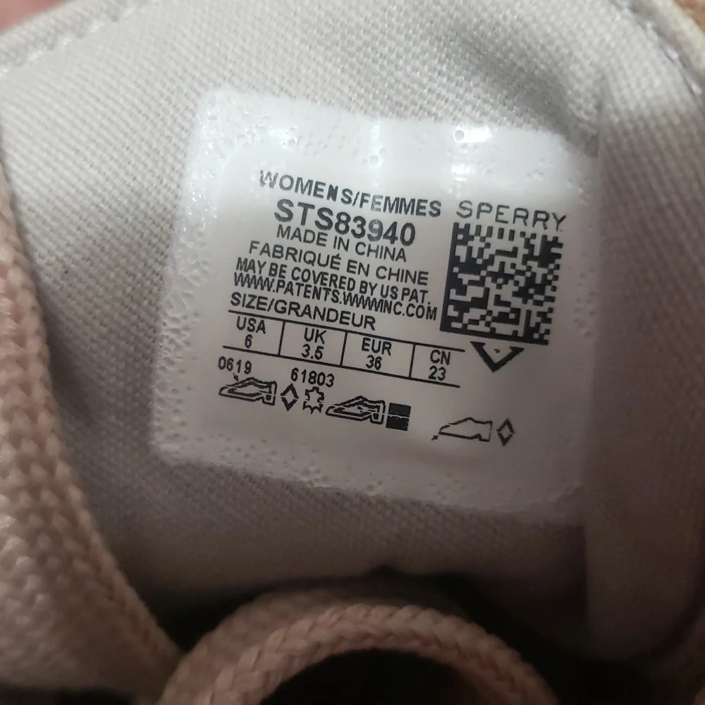 Sperry Saltwater 2-Eye Waterproof Pink and‎ Silver Duck Ankle Boots